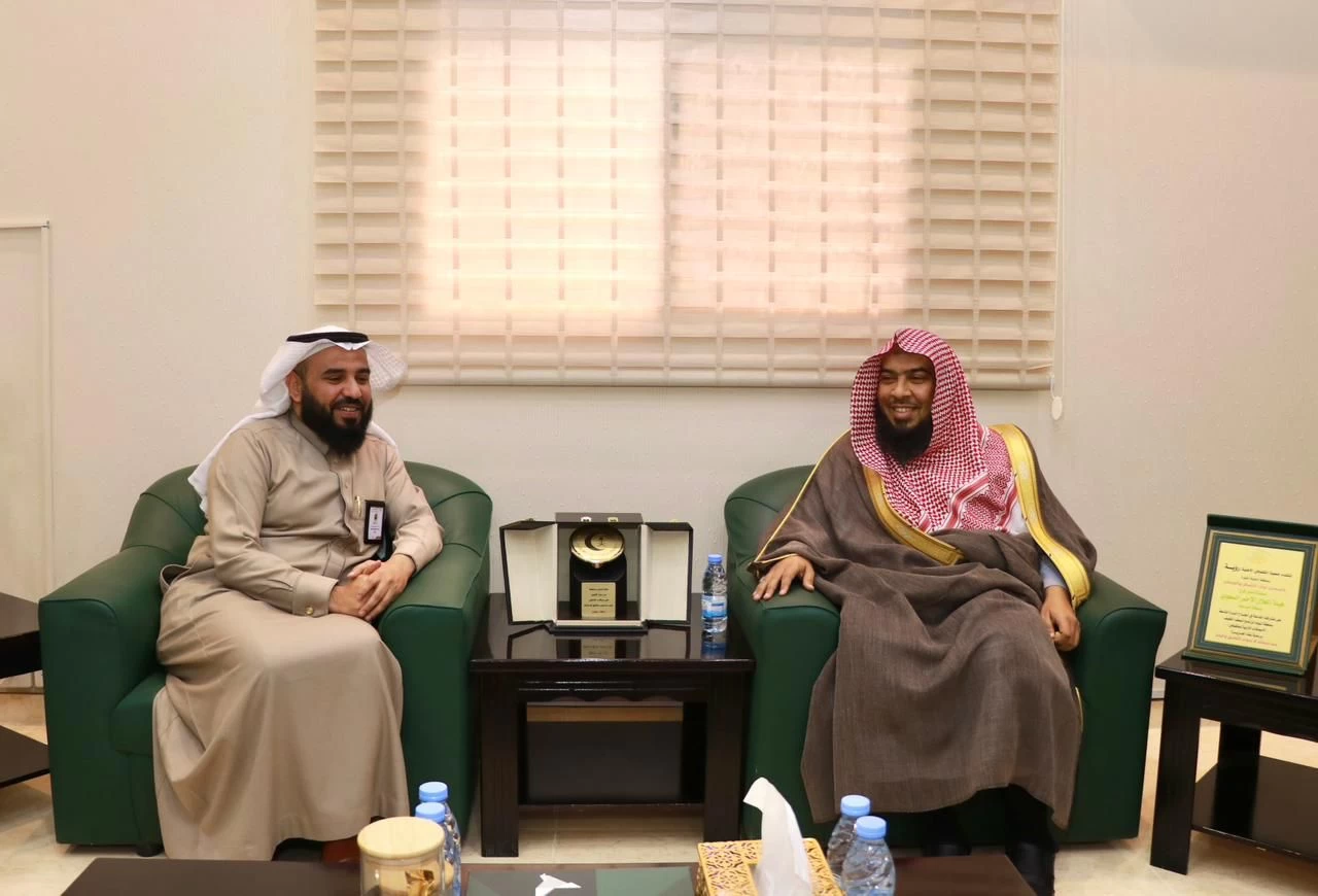 مدير عام فرع الرئاسة العامة لهيئة الأمر بالمعروف بمنطقة تبوك يزور مدير عام فرع الهلال الأحمر 