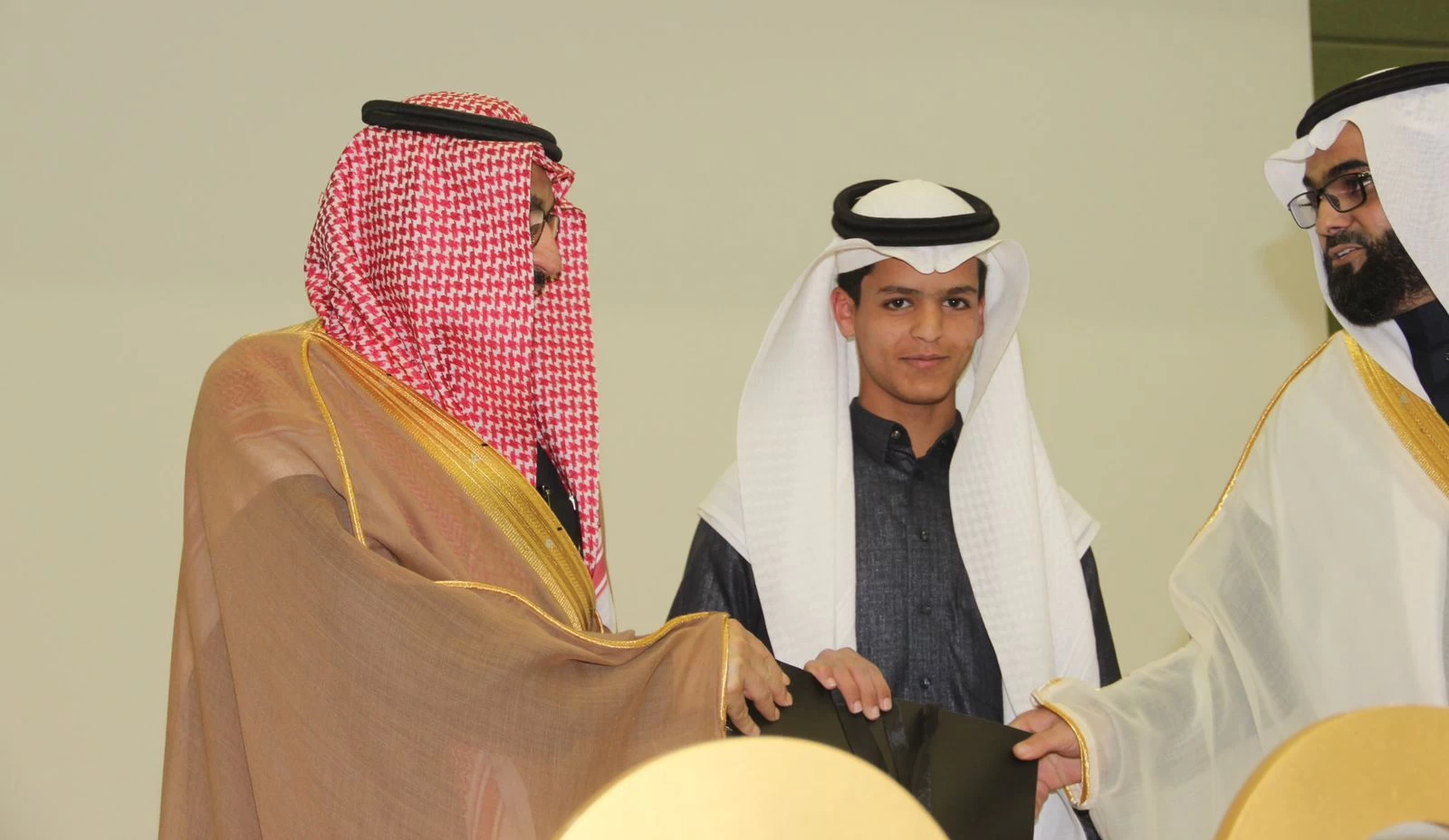 برعاية أمير منطقة الجوف .. تكريم 68 حافظًا وحافظة للقرآن الكريم بالقريات