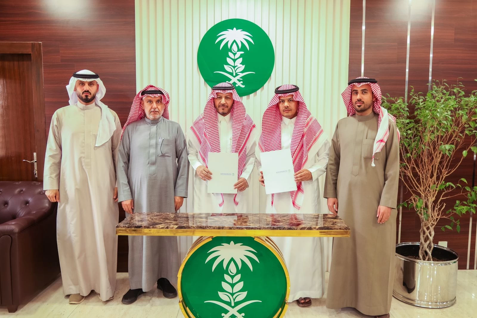 "البيئة والمياه" توقع اتفاقية تعاون بيئية مع شركة الصفوة. 