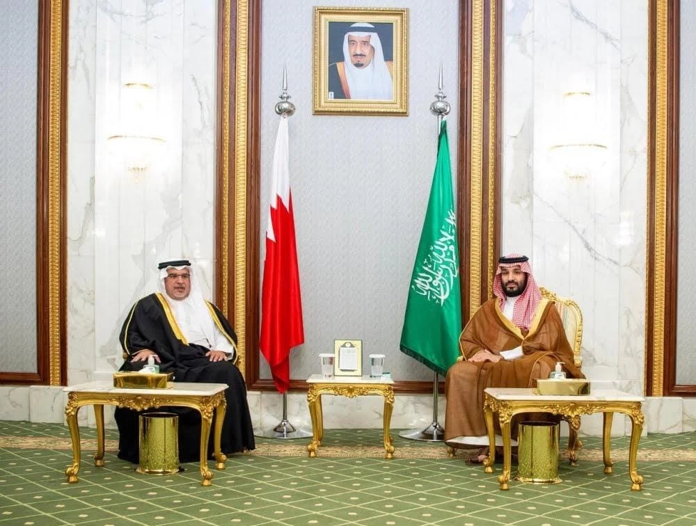 سمو ولي العهد يستقبل سمو ولي العهد في مملكة البحرين