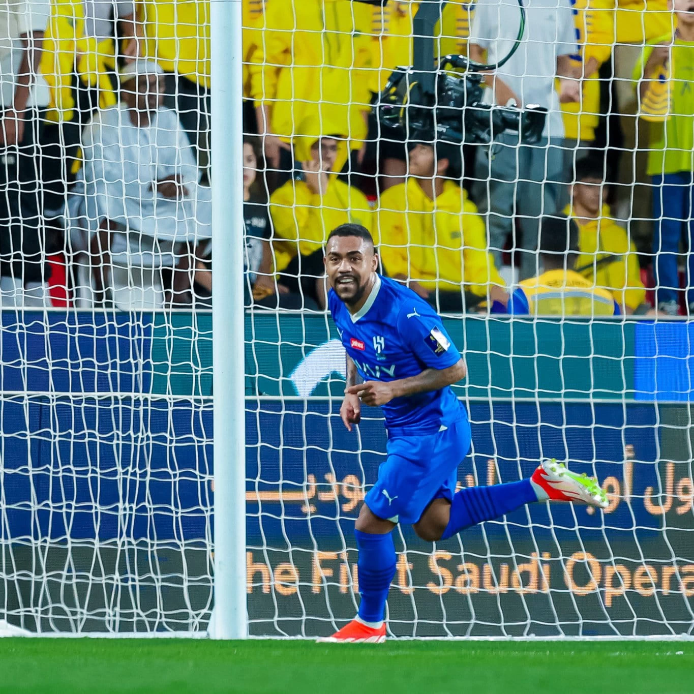 الهلال يواصل تفوقه على النصر ويقصيه من نصف نهائي كأس الدرعية للسوبر السعودي 