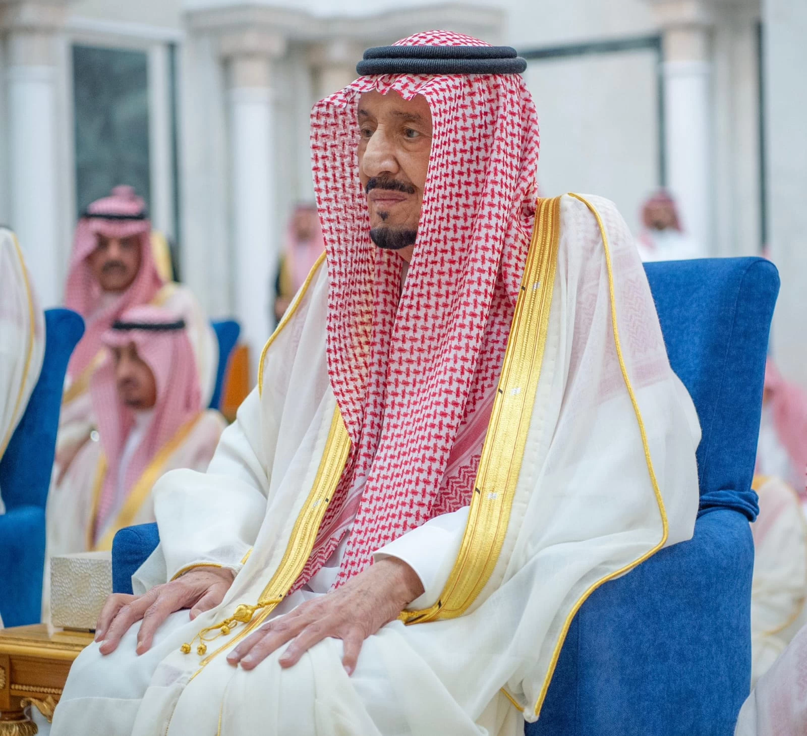 خادم الحرمين الشريفين يؤدي صلاة ‎عيد الفطر المبارك في قصر السلام بجدة