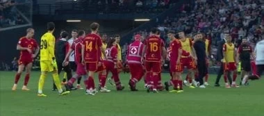 إصابة إيفان نديكا بذبحة صدرية تنهي مباراة أودينيزي وروما في الدقيقة 80