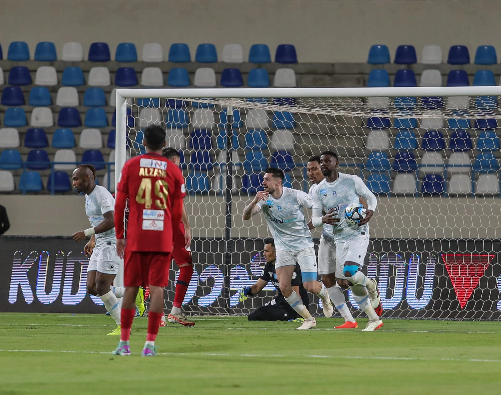 ضمك يستعيد توازنه بنقاط الأخدود 