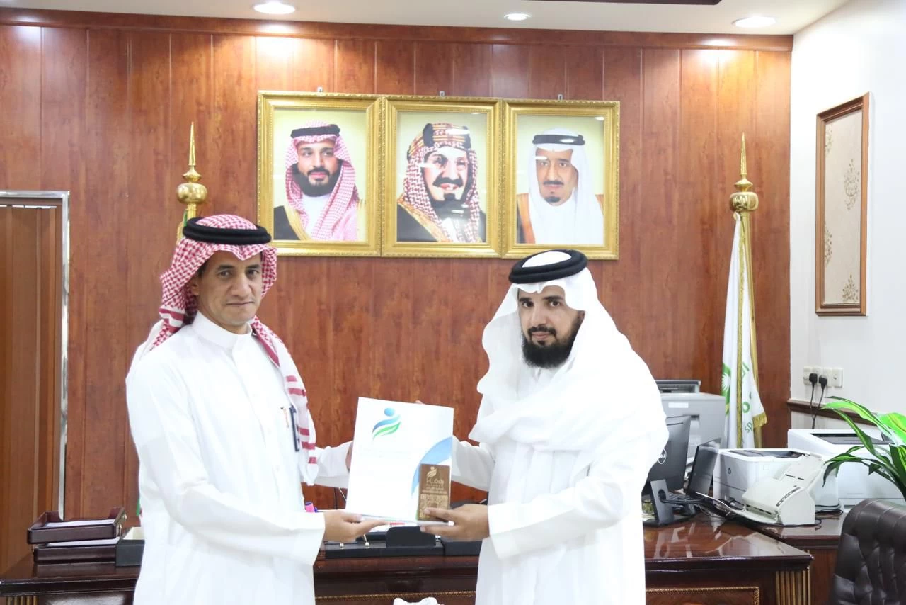 الجمعية الخيرية لرعاية الأيتام بنجران في زيارة لمدير البريد السعودي - سبل  