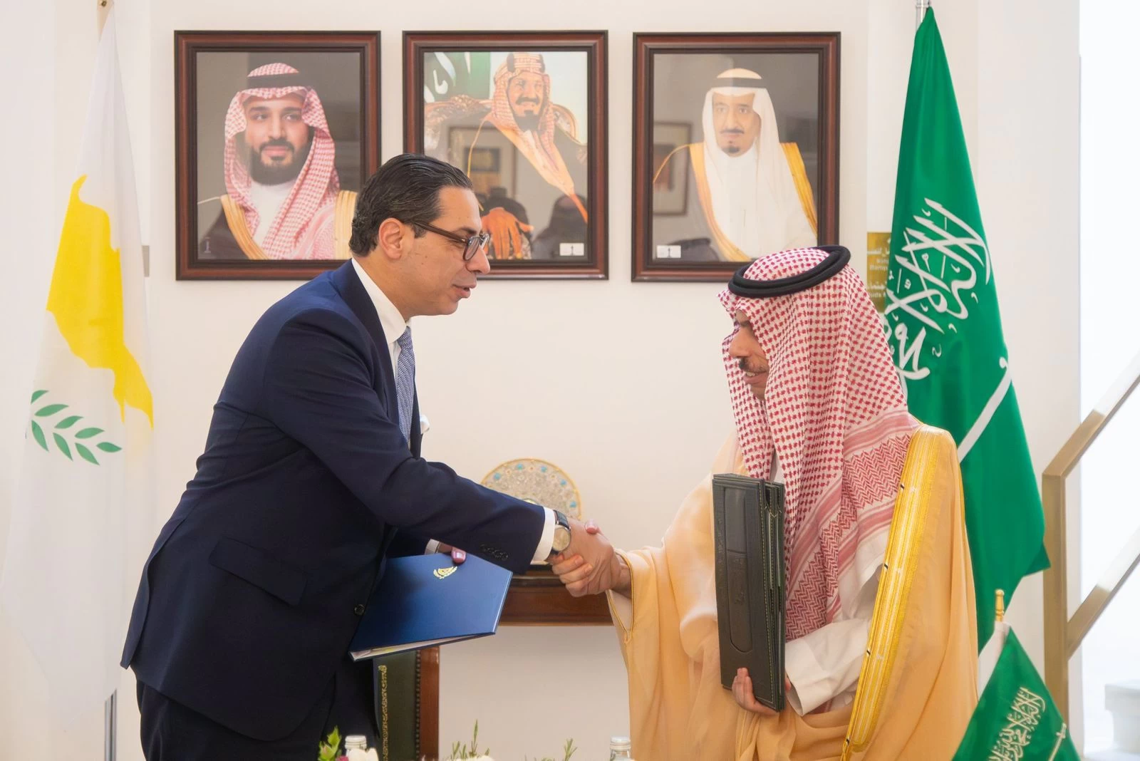 "السعودية" و"قبرص" توقعان اتفاقية الإعفاء المتبادل من التأشيرة