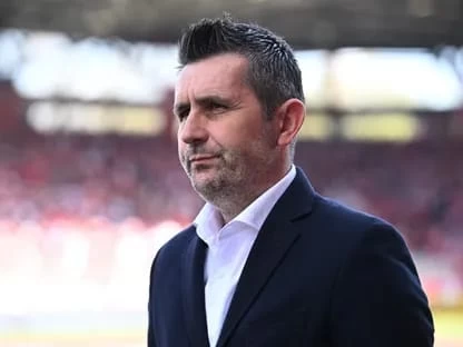 يونيون برلين يقيل مدربه قبل مباراة كولن الحاسمة