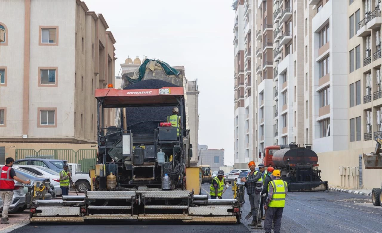 إطلاق برنامج تطوير الطرق والمحاور الرئيسية للمرحلة الأولى بطول يزيد عن 85 كم بالخبر