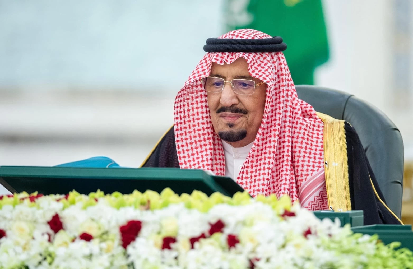 خادم الحرمين الشريفين يرأس جلسة مجلس الوزراء