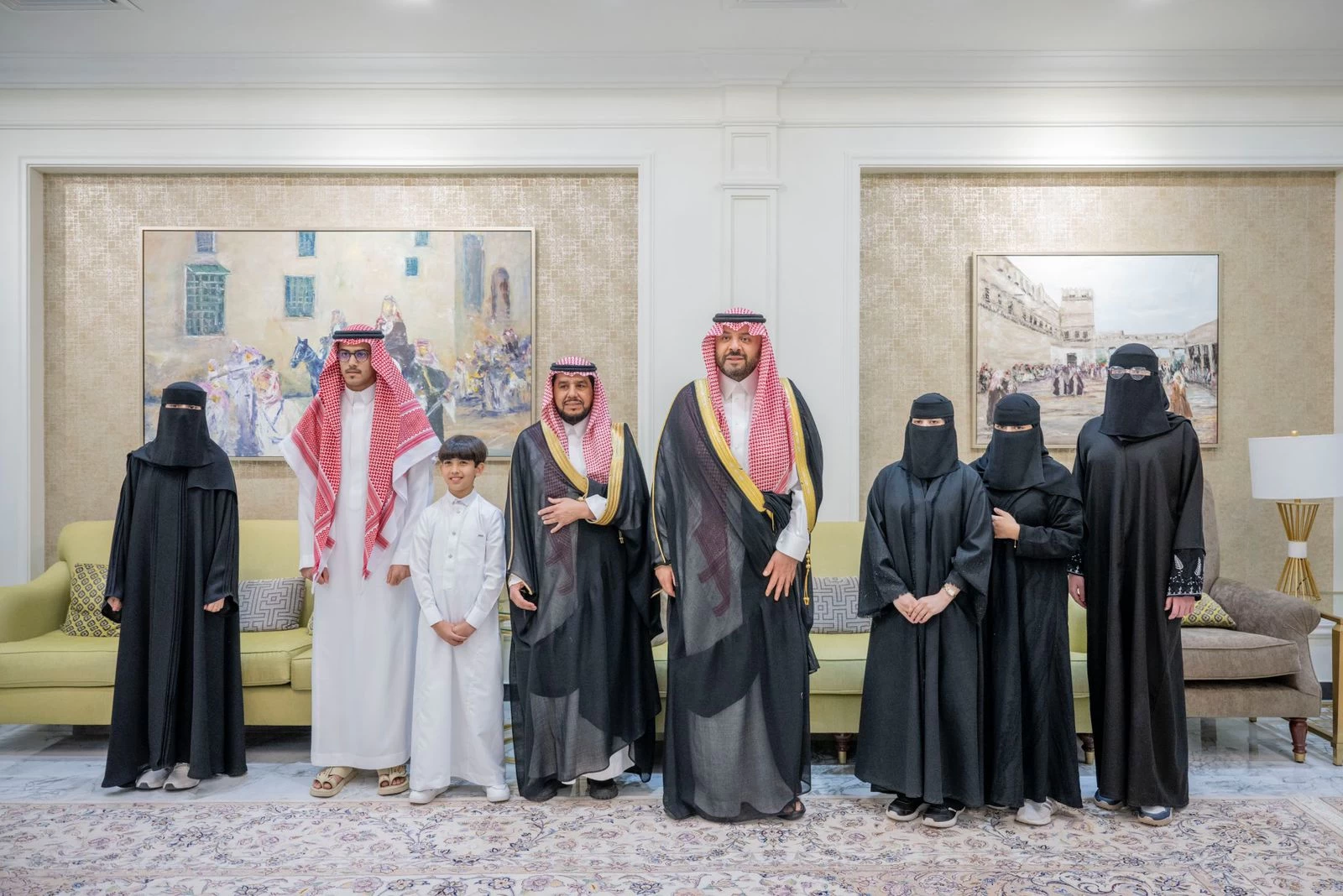 أمير منطقة الحدود الشمالية يكرّم الطلاب والطالبات المتميزين في مبادرة "منافس"