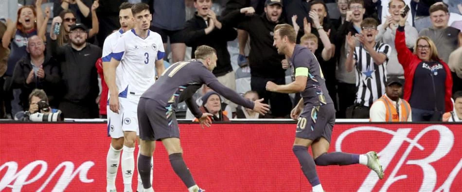 إنجلترا تكسب تجربة البوسنة بثلاثية