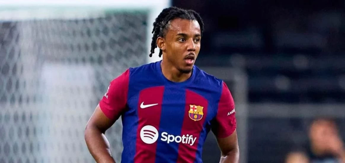 "سبورت الإسبانية": الاتحاد يفاوض لاعب برشلونة الفرنسي "كوندي"