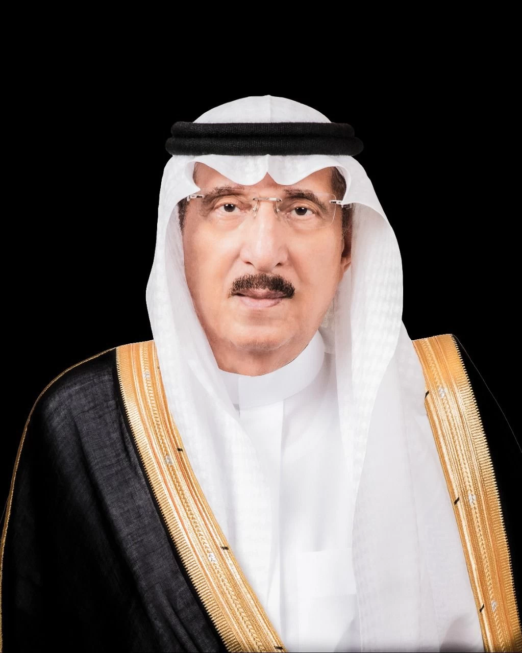 سمو أمير جازان يعزي أسرة آل مشهور في وفاة والدهم