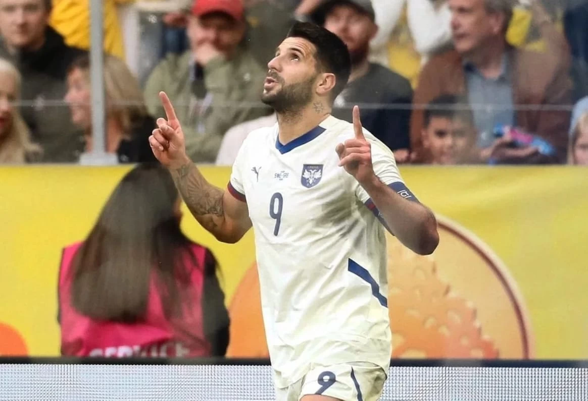 ثنائي الهلال يقود صربيا لهزيمة السويد بثلاثية 