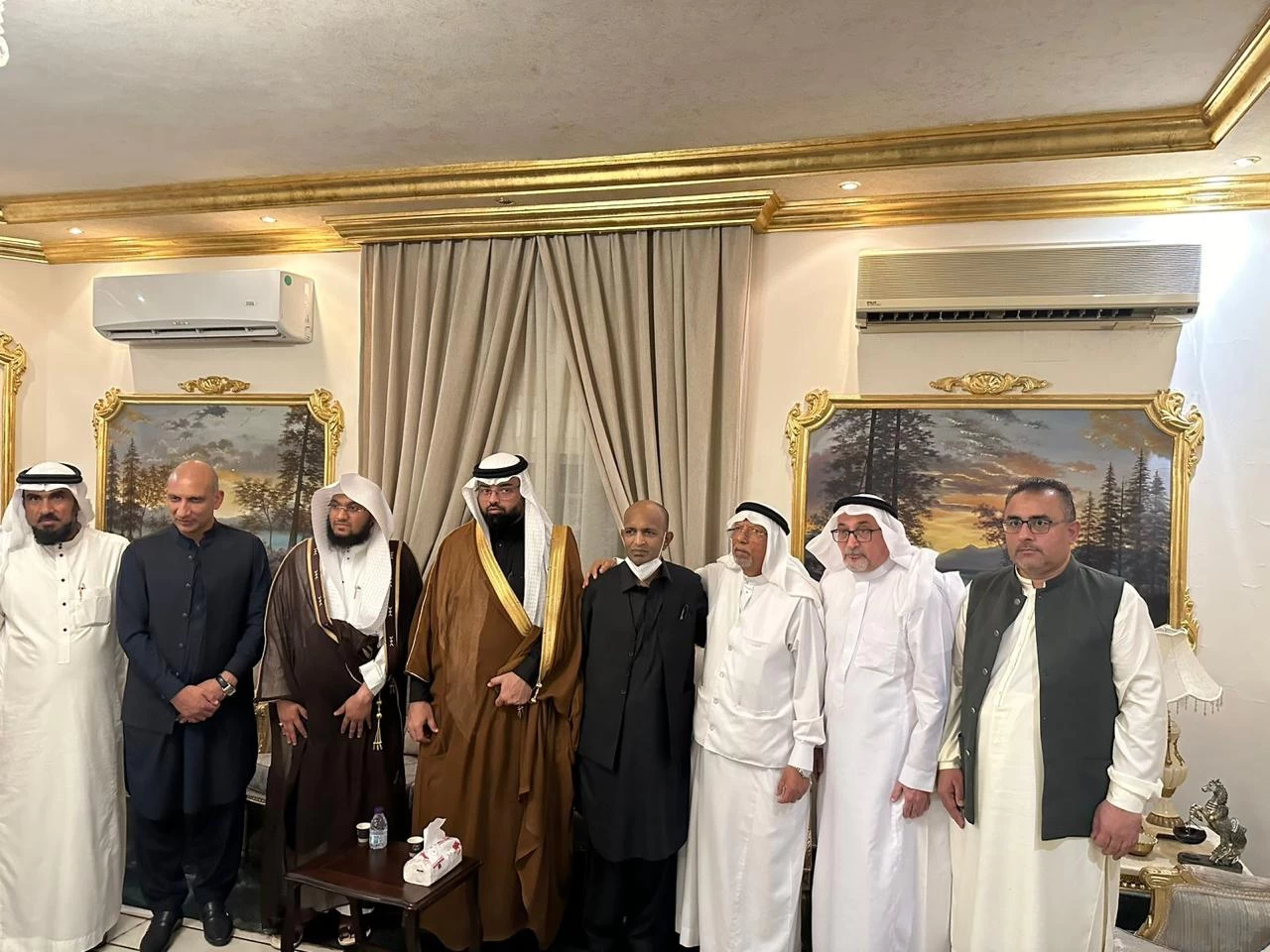 أعضاء السلك الدبلوماسي والمسؤولين يقدمون واجب العزاء والمواساة إلى آل الشيبي