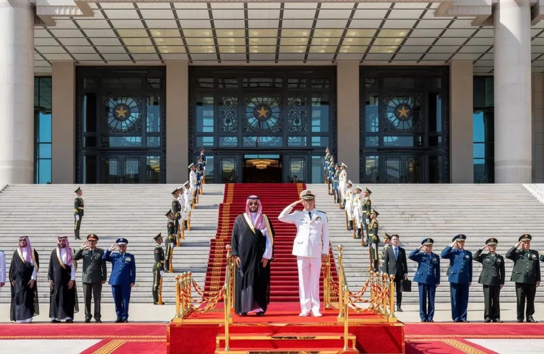 وزير الدفاع الصيني يستقبل سمو وزير الدفاع ويعقدان جلسة مباحثات رسمية