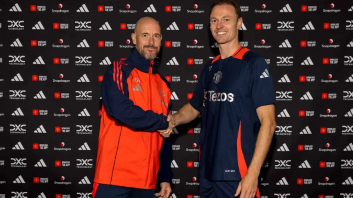 مانشستر يونايتد يجدد عقد لاعبه المخضرم إيفانز 