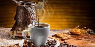 عشّاق القهوة بمزاج أفضل بعد فنجانهم الأول في الصباح