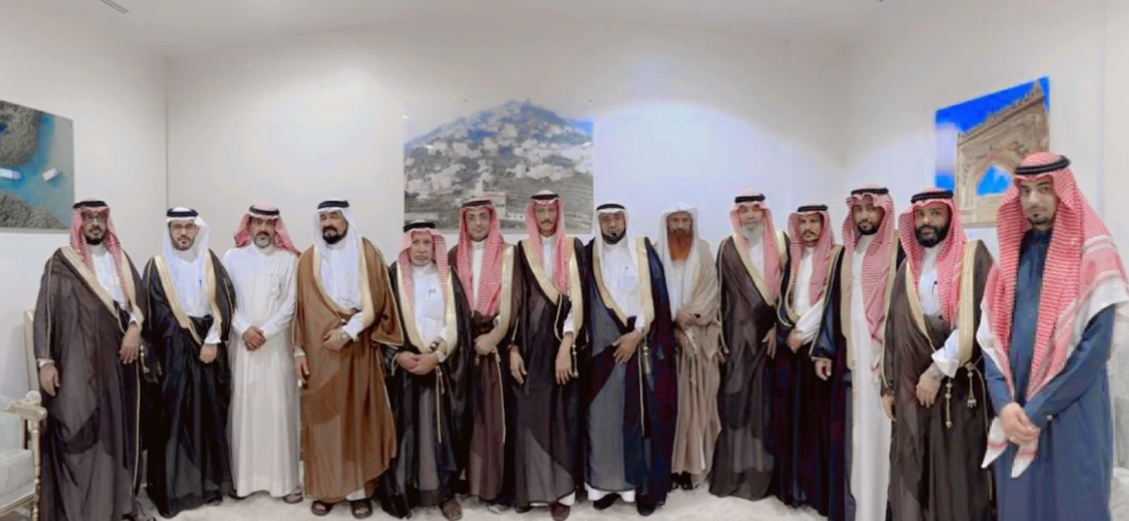 شيوخ وأهالي منطقة جازان يهنئون "الأمير محمد بن ناصر بمناسبة التمديد لأربع سنوات قادمة