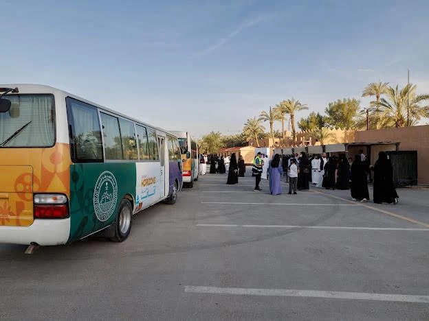 مركز الملك عبدالعزيز للتواصل الحضاري يشارك في البرنامج الصيفي "آفاق الدرعية"
