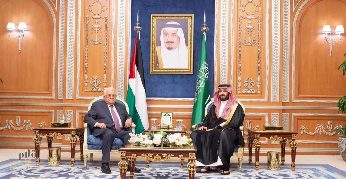 سمو ولي العهد يستقبل رئيس دولة فلسطين