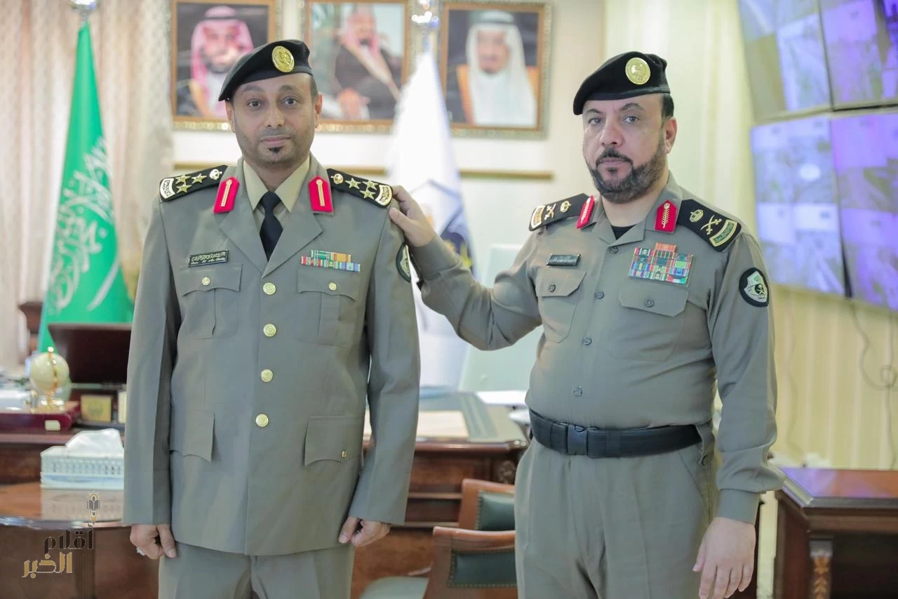 مدير شرطة جازان يقلد أبو شوشة رتبة «عميد»
