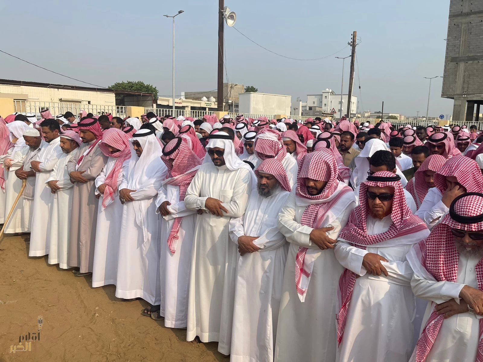 جموع غفيرة تشيع جثمان مدير مدرسة النجامية المتوسطة والثانوية