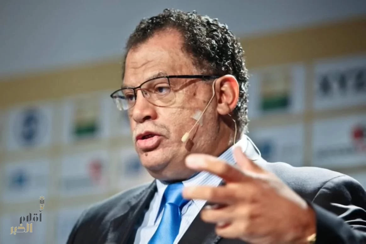 الشرطة تعتقل رئيس اتحاد الكرة في جنوب أفريقيا بتهمة الفساد 