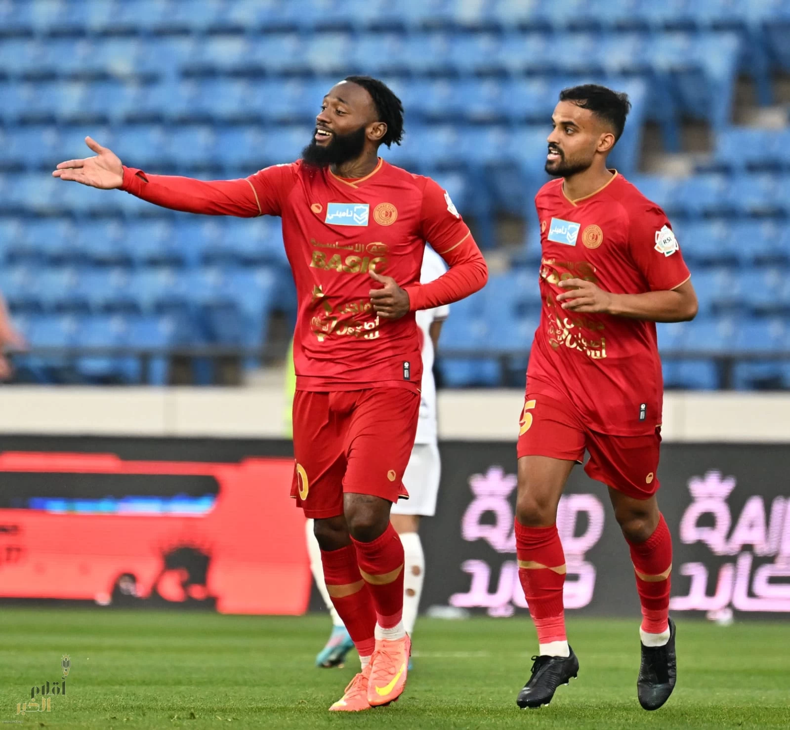 ضمك يتألق بعشرة لاعبين ويحقق فوزًا مثيرًا على الخلود