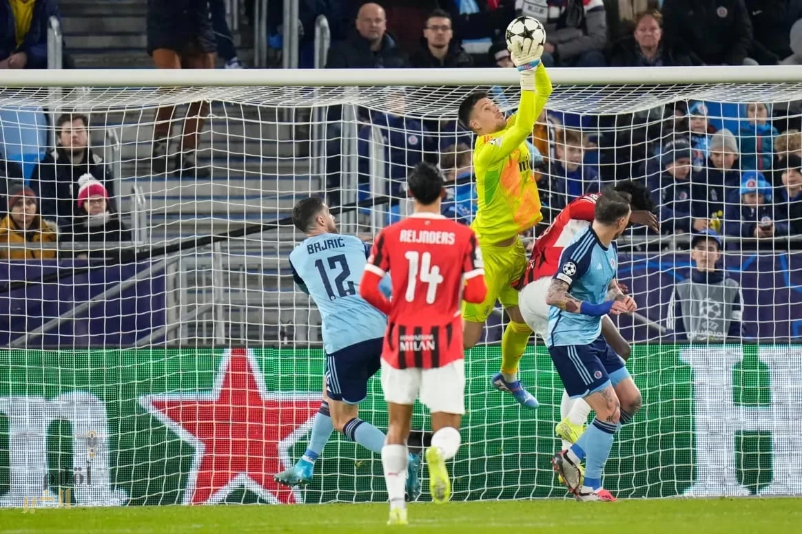 ميلان يواصل تألقه بثلاثية مثيرة أمام سلوفان براتيسلافا في دوري الأبطال