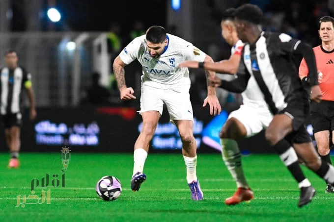 الهلال يقلب الطاولة على الشباب ويواصل مطاردة الاتحاد 