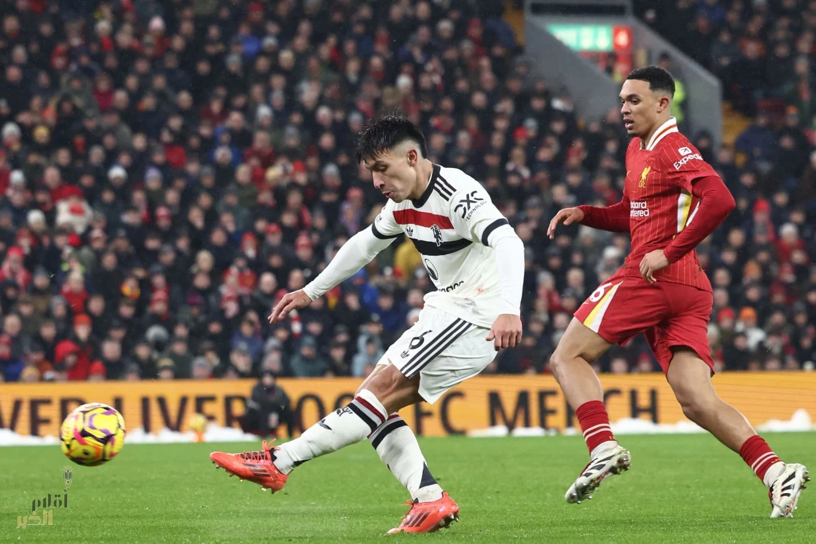 وسط عاصفة ثلجية.. المان يونايتد يوقف انتصارات ليفربول