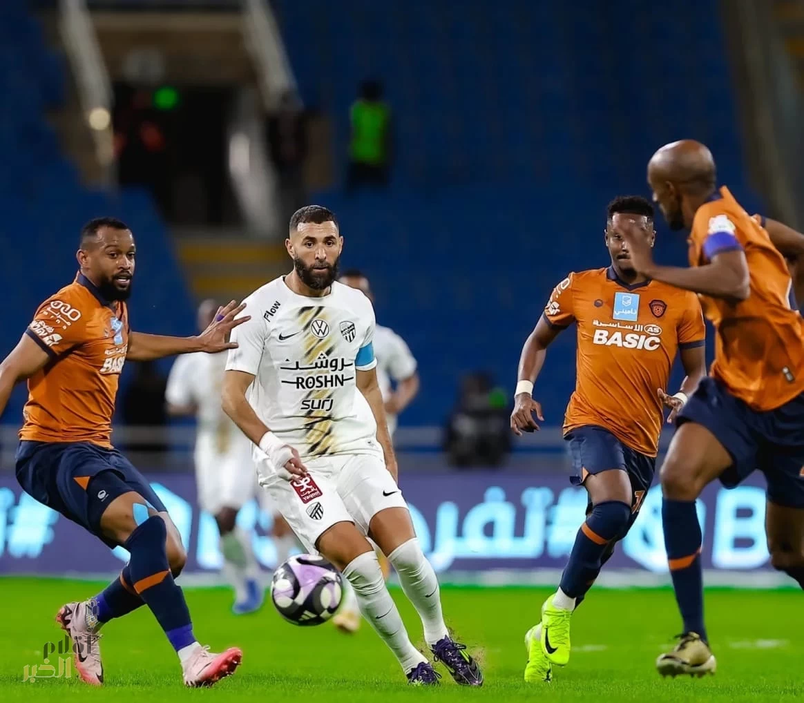 الفيحاء يعرقل الاتحاد ويهدي الصدارة للهلال