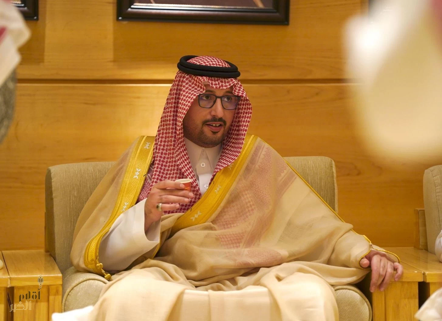الأمير عبدالإله بن عبدالرحمن ال سعود جهود بارزة في مجال العمل الخيري والاجتماعي