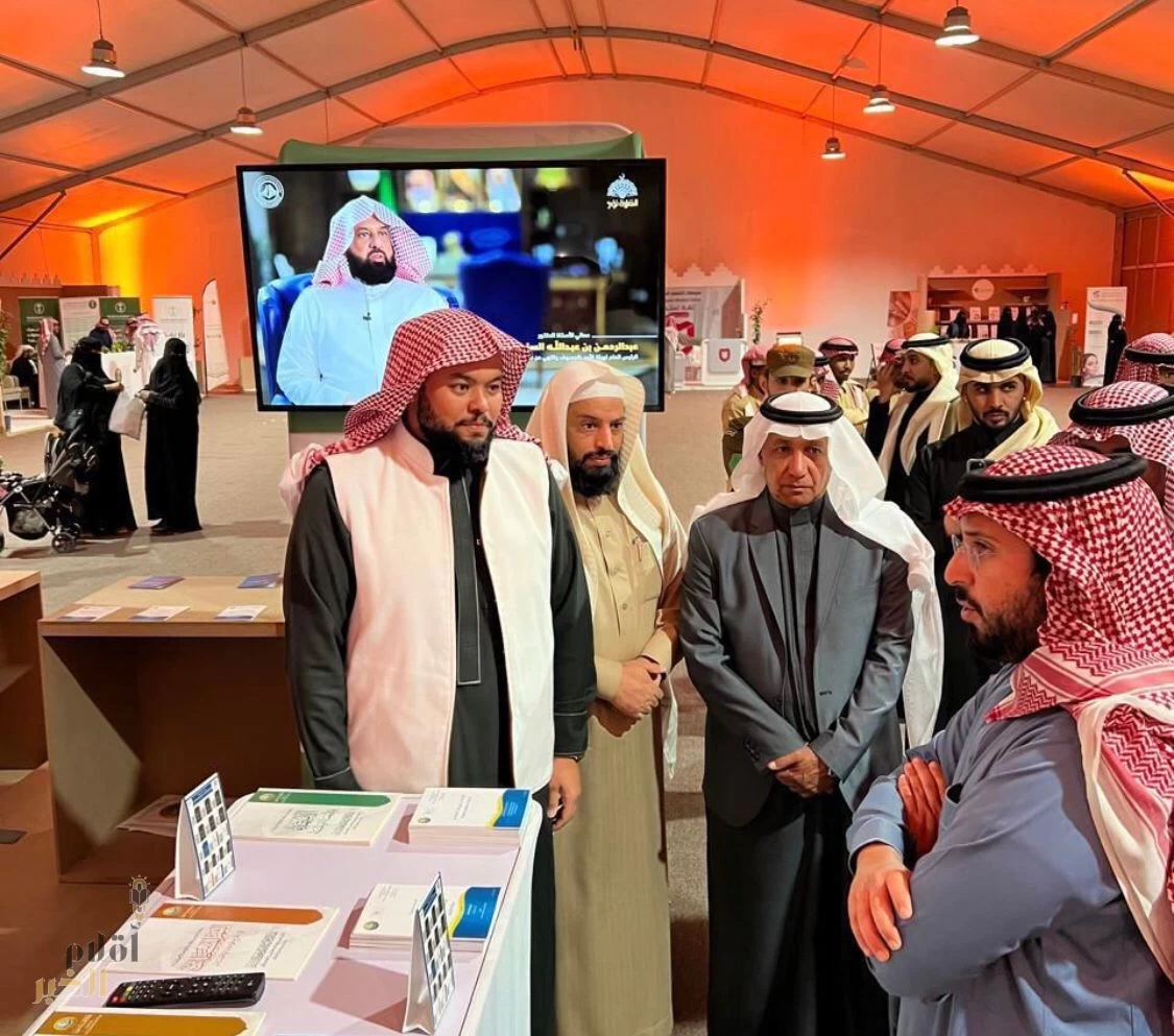 محافظ الخرج يزور معرض " ولاء" لهيئة الأمر بالمعروف المشارك في مهرجان الخرج الأول للتمور والقهوة السعودية بالمحافظة
