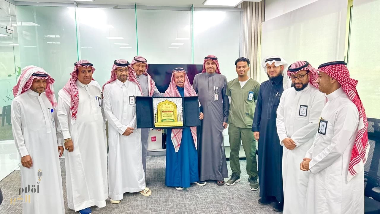 عبدالله خميس يودع عمله بمستشفى إرادة والصحة النفسية بجازان بعد خدمة 40 عاما