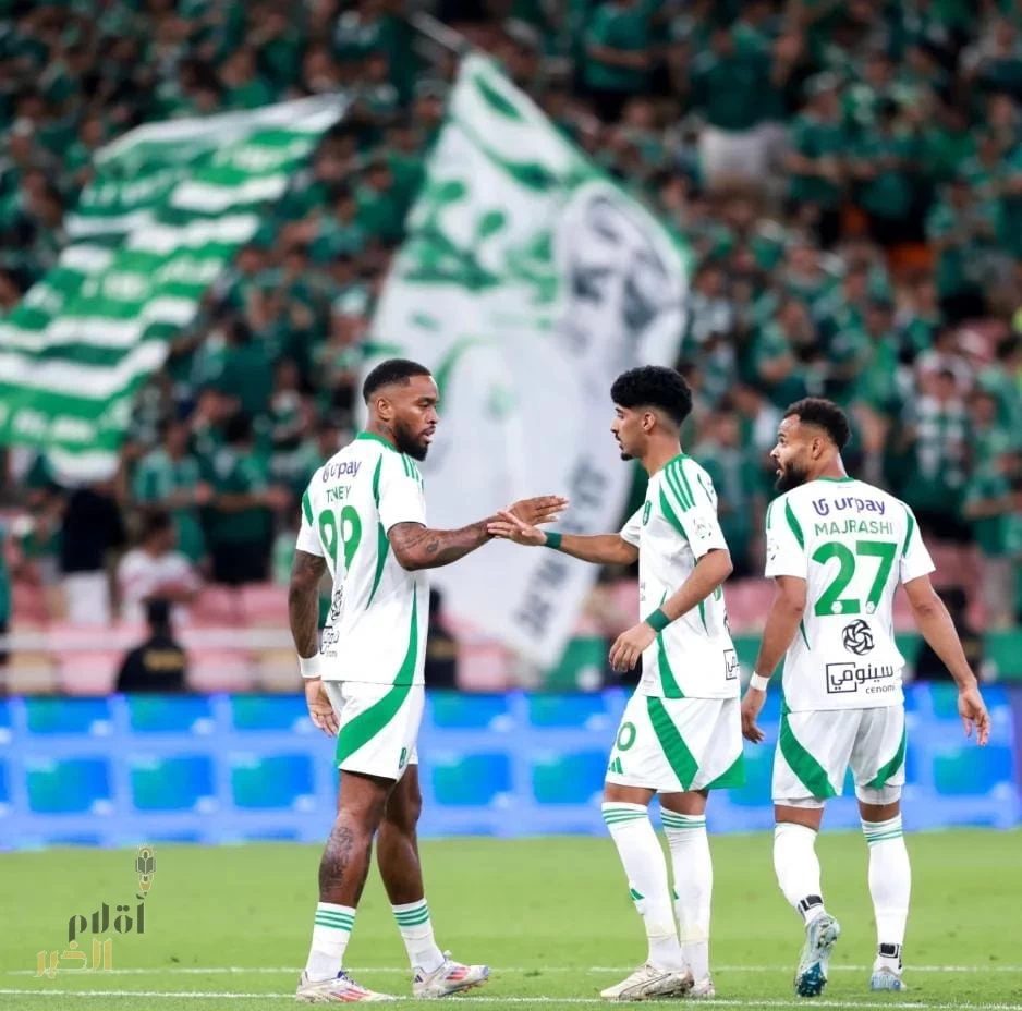 الأهلي يتألق بخماسية ساحرة في شباك الرياض