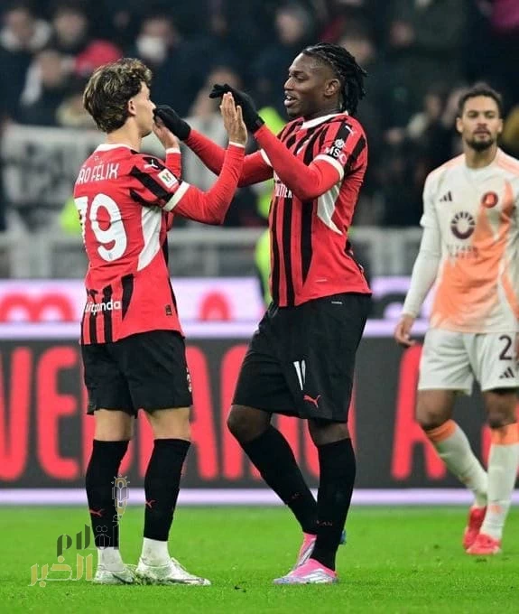 ميلان يقصي روما ويبلغ نصف نهائي كأس إيطاليا بثلاثية مثيرة 