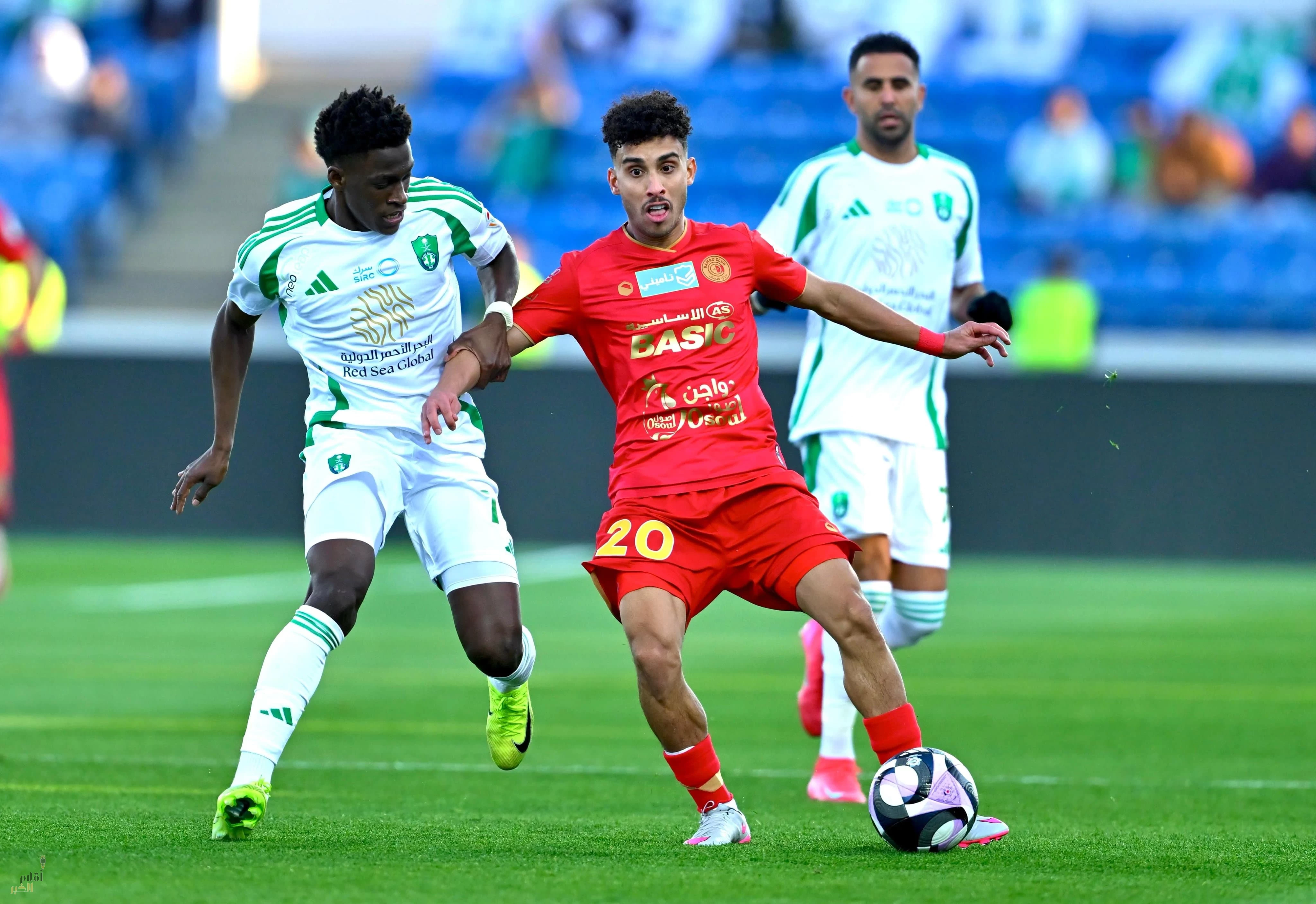 الأهلي يحسم مواجهة ضمك بثنائية نظيفة في أبها 