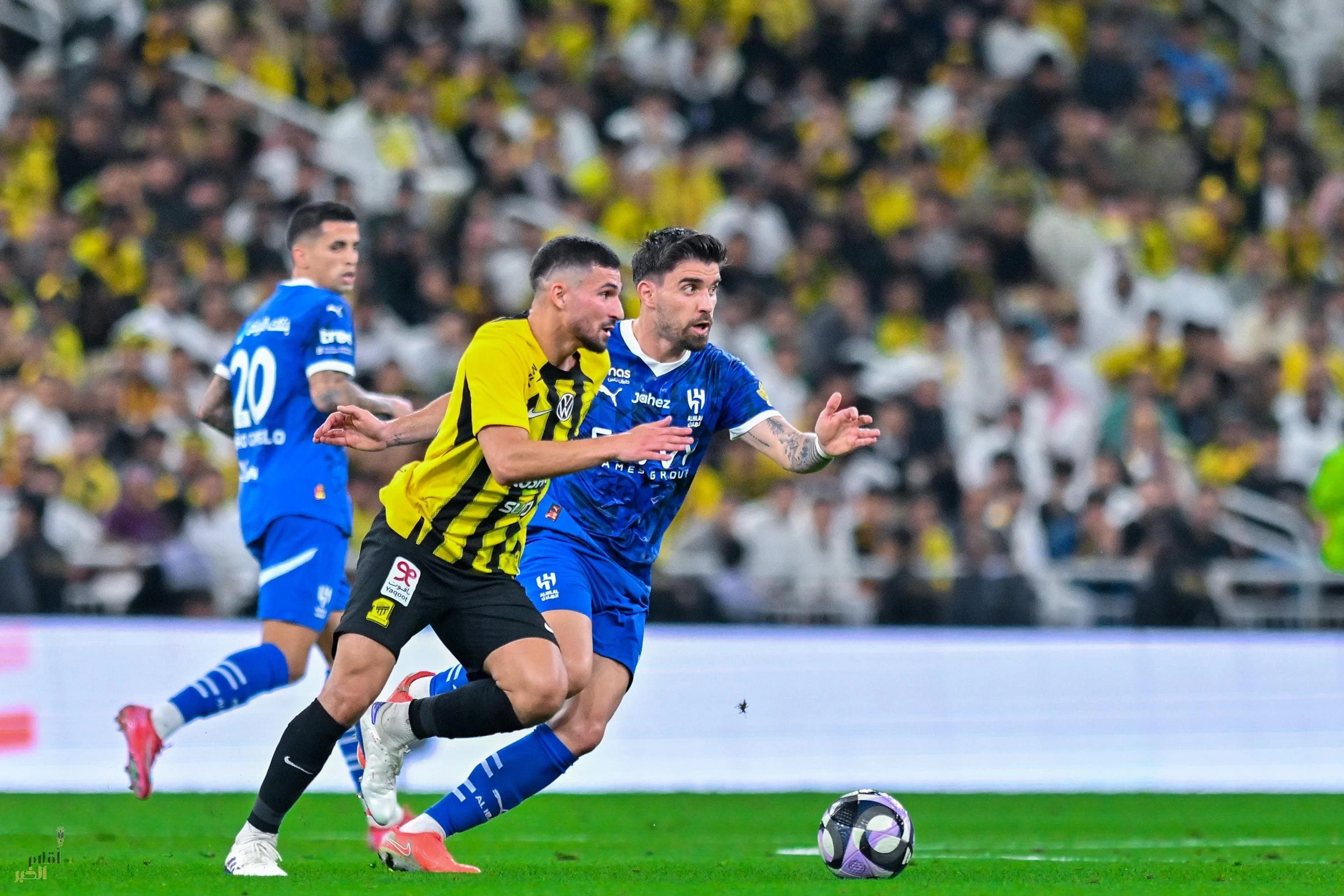 "الاتحاد يُطفئ الهلال بنيران الكلاسيكو.. ويُعيد رسم خارطة الدوري"