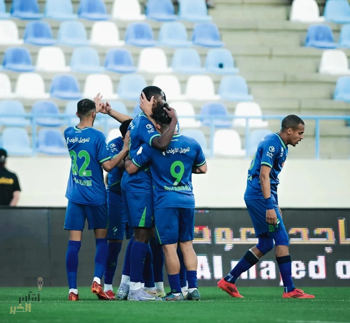 الفتح يواصل تألقه بانتصار ثمين على الأخدود