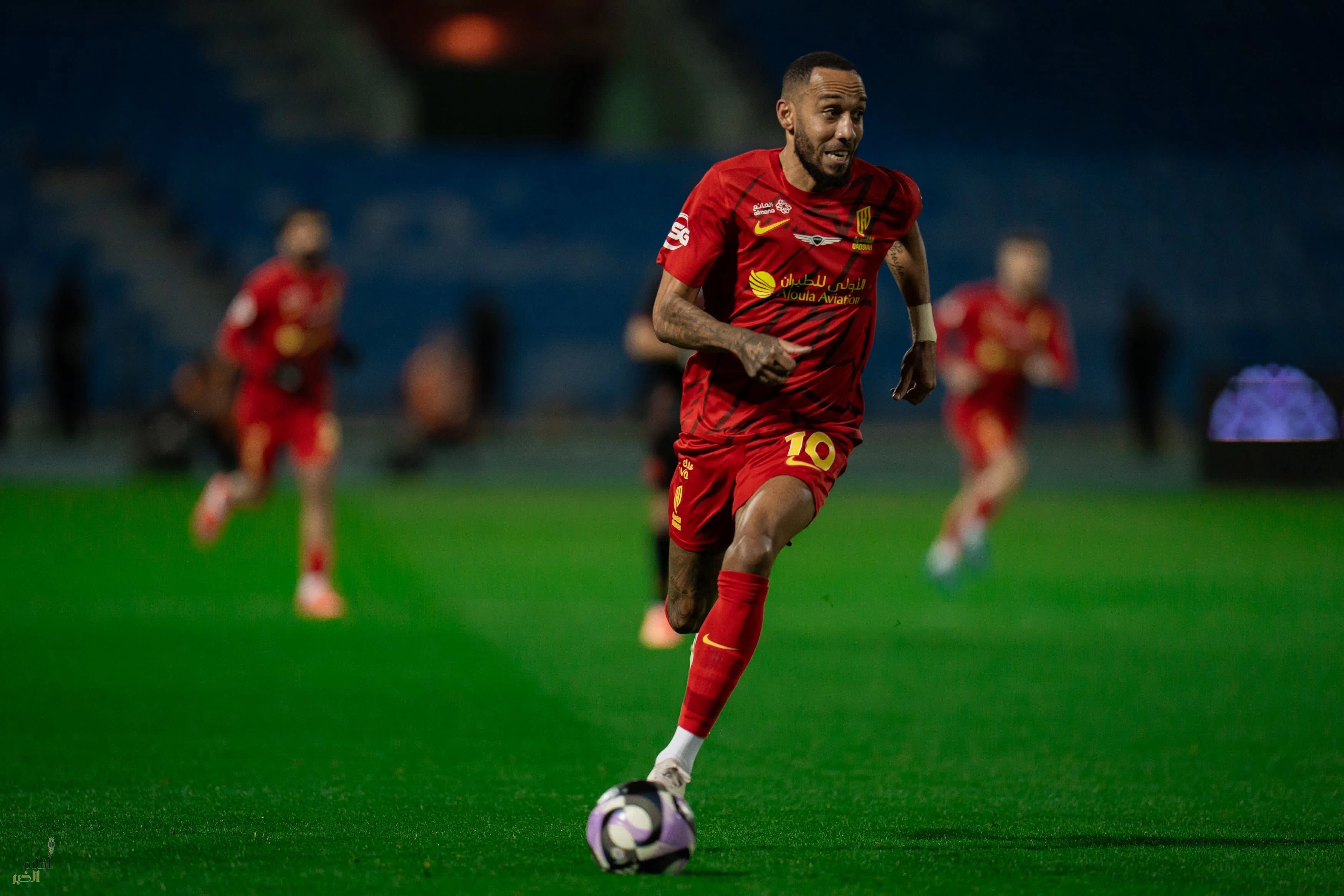 القادسية يهدد وصافة الهلال بانتصار ثمين على الرياض 