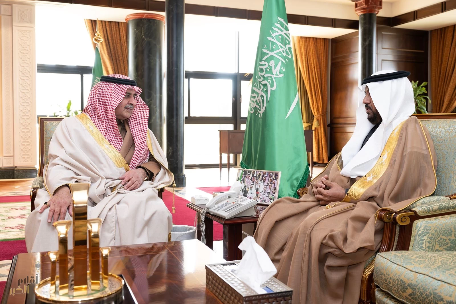 سمو أمير منطقة تبوك يستقبل عضو مجلس الشورى احمد الحجيلي 