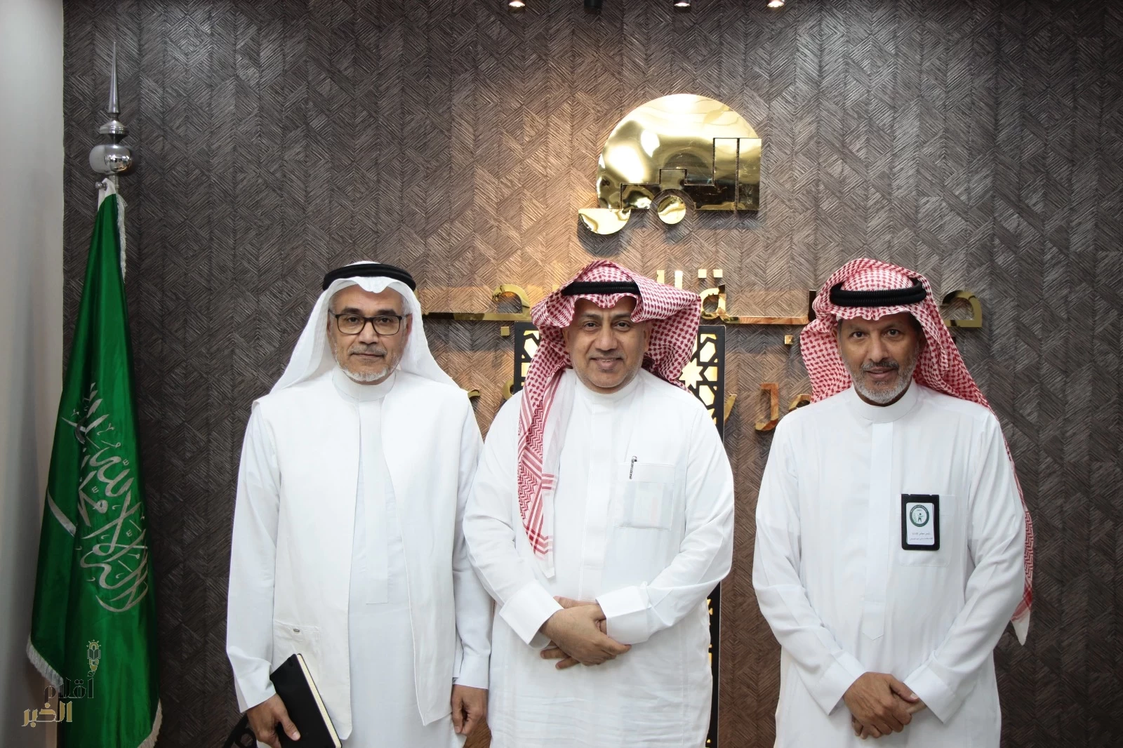 رئيس جمعية الوداد الأهلية اللواء الجدعاني يزور جمعيتي البر وإكتفاء بجدة