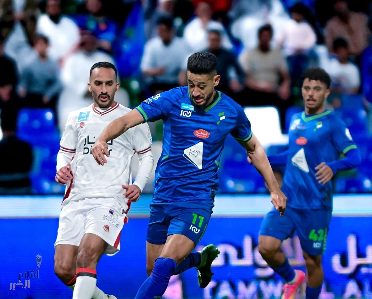 الفتح ينتصر على الرائد ويرمي به في دائرة الخطر 