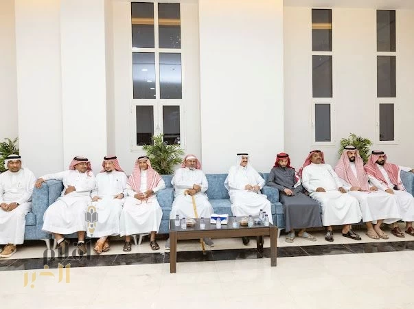 محافظ الطوال يشارك المشايخ والمواطنين الإفطار الجماعي