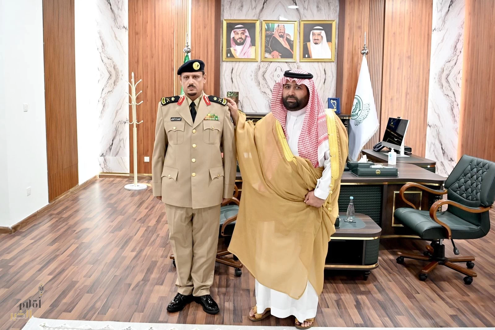سمو نائب أمير جازان يقلّد مساعد قائد حرس الحدود بالمنطقة رتبته الجديدة