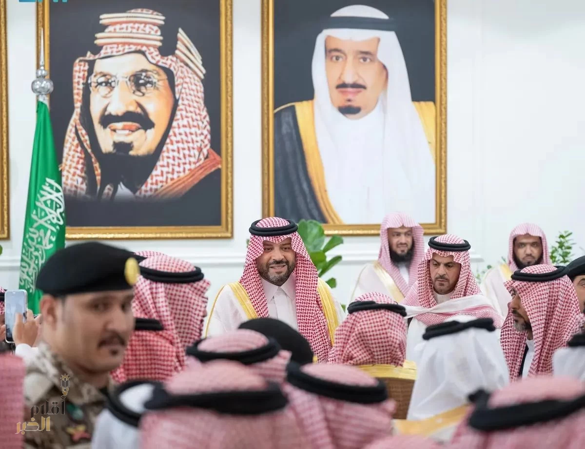 أمير الحدود الشمالية يستقبل المهنئين بعيد الفطر