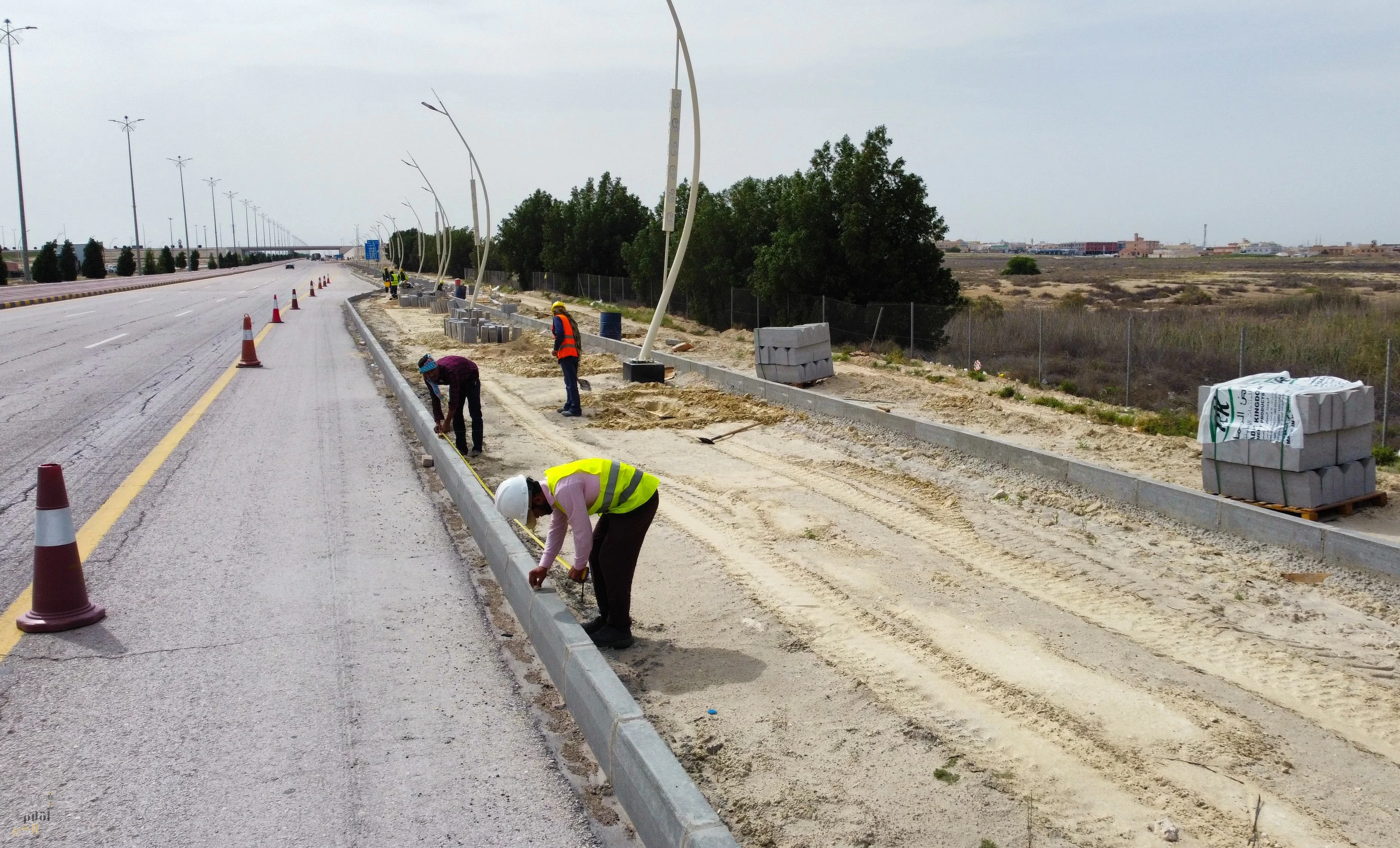 بلدية النعيرية تستكمل تطوير بداية طريق حفر الباطن 