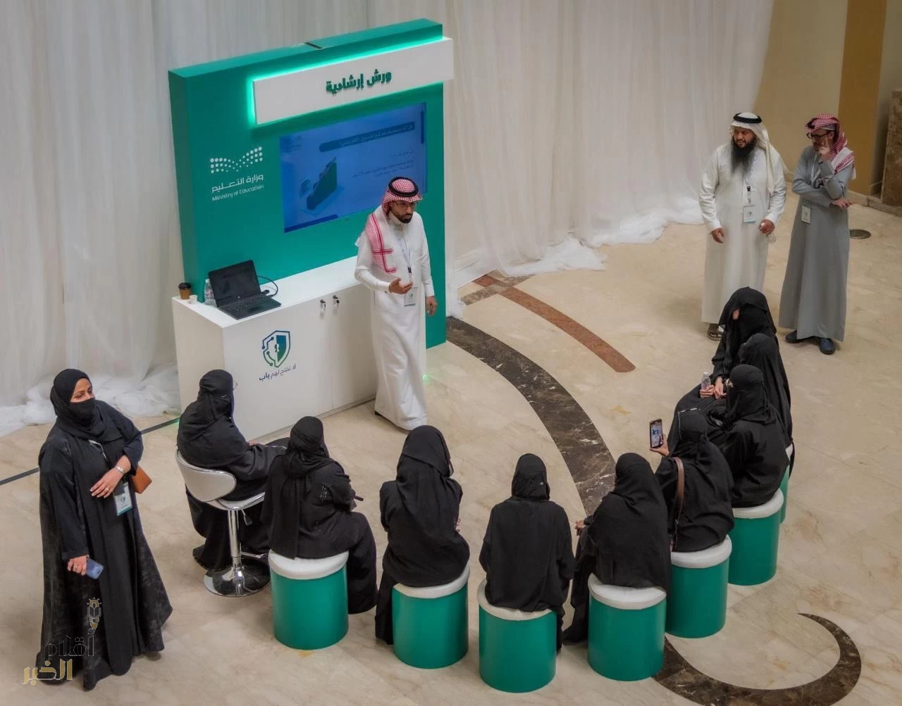 6743 زائر لمعرض الأمن السيبراني في الطائف " لا تفتح لهم باب " 